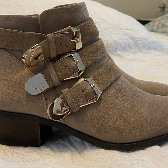 Taryn Rose Samantha Tan suede Ankle boots with gold tone buckles. SZ 8.5 - Picture 14 of 16